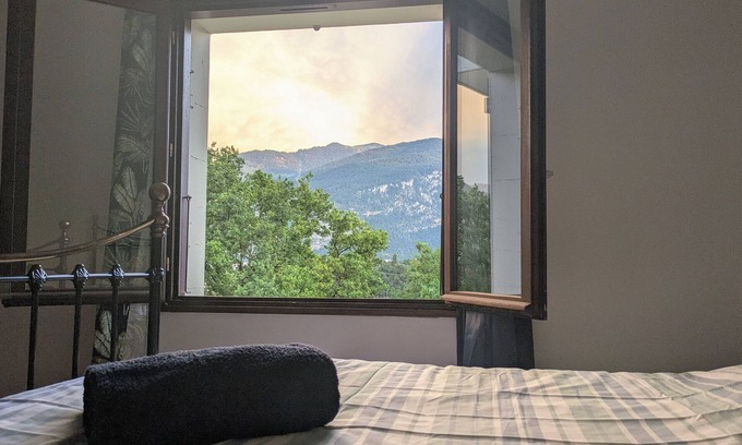 Cluses Apartamento | Spacious + Secluded Savoyard apartment, with great Terrace.
