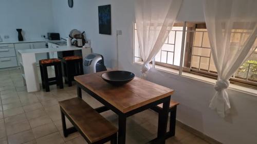 Freetown Apartamento | Spacious, secure, self contained apartment