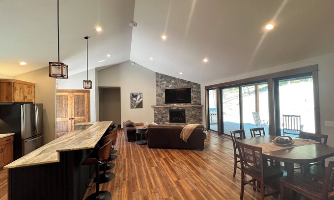 Seeley Lake Casa | Spacious Seeley Lake luxury home 4-BDR, 4 bath. Snowmobiler/Adventurer paradise