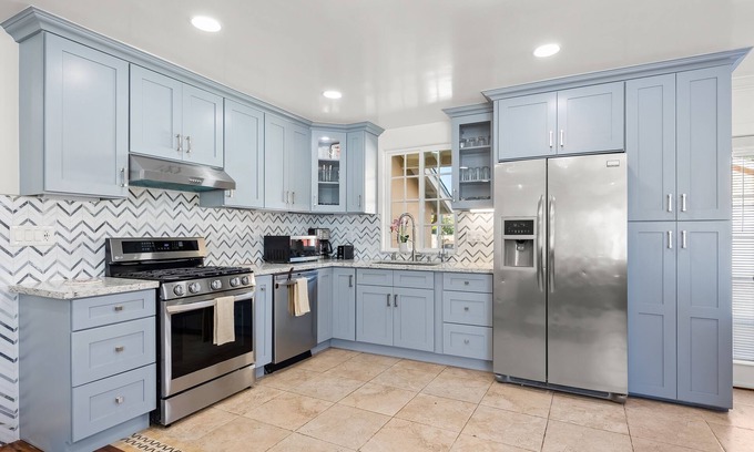 Goleta Casa | Spacious, single-level home with a large yard, gas fireplace, & washer/dryer
