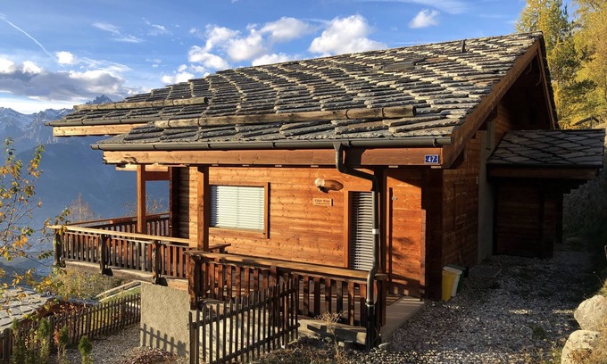 Nendaz Chalet De Esquí | Spacious ski retreat in Veysonnaz/4Vallees with stunning views - sleeps 12.