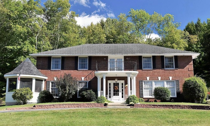 East Haven  Rutland County Casa | Spacious Ski Retreat on 10 Acres