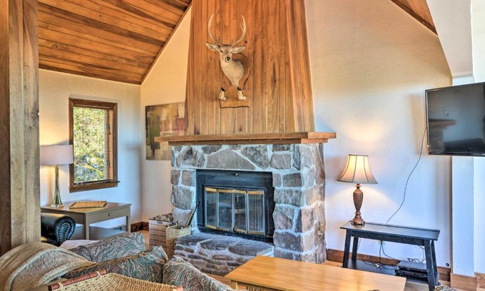 Snowshoe Casa | Spacious Snowshoe Cabin with Sunset Mtn Views!