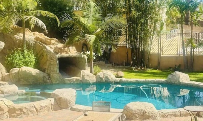 Orange Apartamento | Spacious SoCal Getaway + Pool