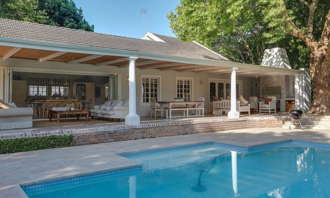 Constantia Casa | Espaciosa casa, Constantia sociales