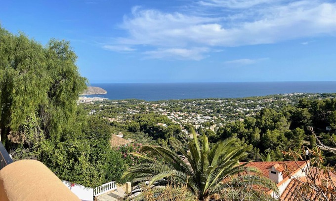 Benimeit Villa | Espaciosa villa orientada al sur, con jacuzzi de lujo, tranquila con vistas del mar, 4 habitaciones