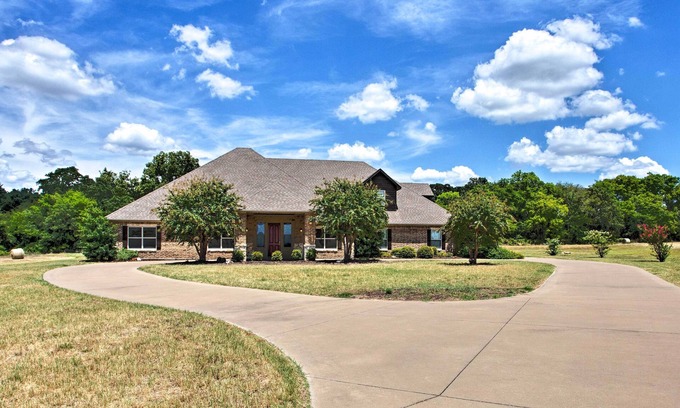 Lindale Casa | ¡NUEVO! Stallion Lake Ranch Home w / Patio - Eventos OK!