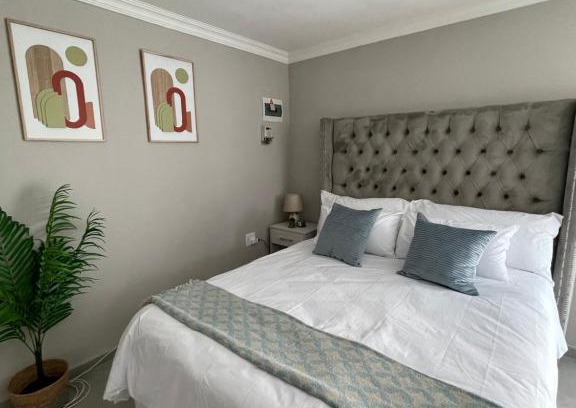 Kempton Park Apartamento | Spacious stay-in bachelor apartment