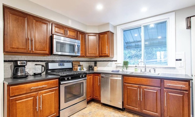 South Side Flats Casa | Magdalene-Sleeeps 15