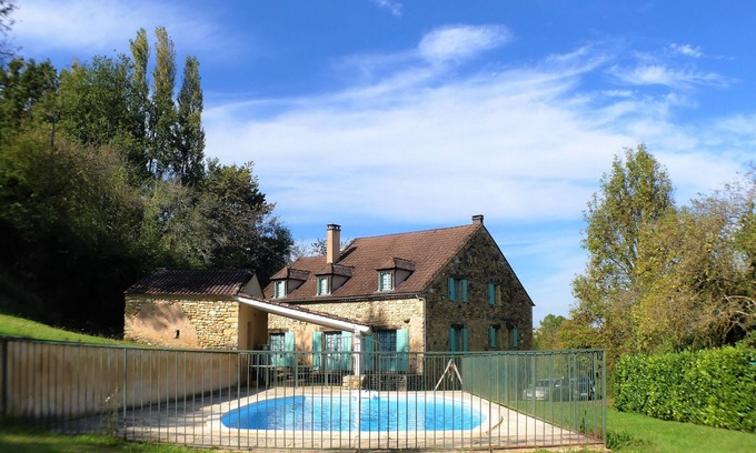 Pays-de-Belves Casa | AMPLIA CASA DE PIEDRA Y PISCINA PRIVADA EN EL CORAZÓN DEL PERIGORD NEGRO