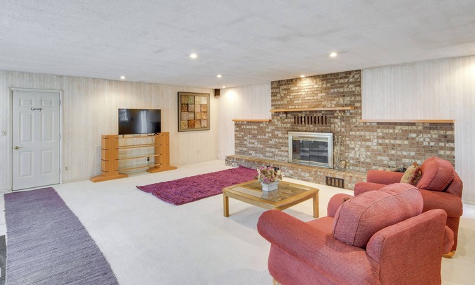 Maple Heights Apartamento | Spacious Studio - 5 Mi to MGM Northfield Park!