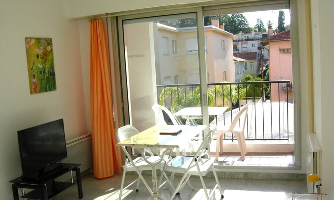 Les Baumettes Apartamento | Spacious studio and garage 5 minutes' walk from the beach