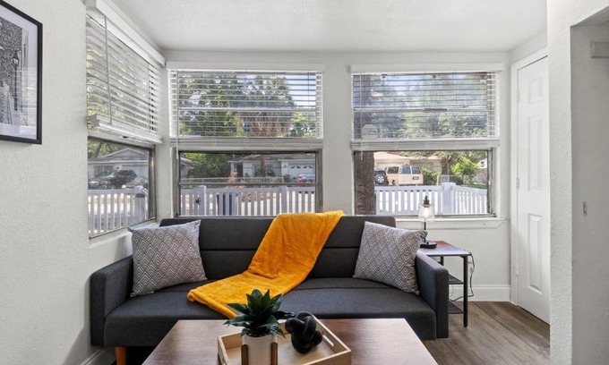 Ybor City Apartamento | Spacious Studio Flat in Cigar City with Parking