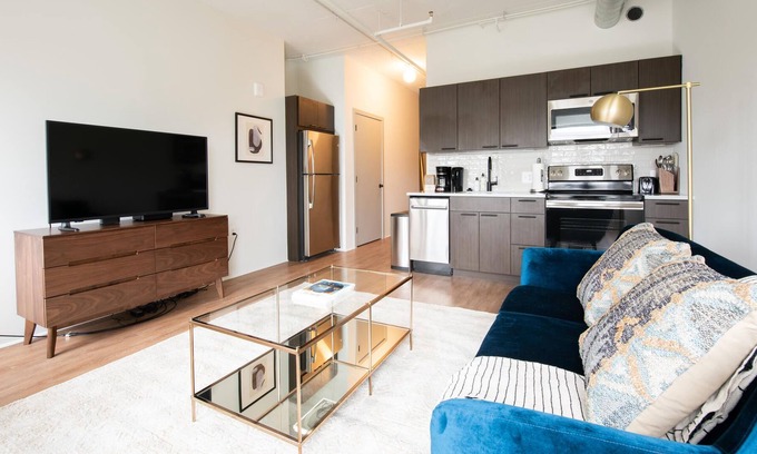 Eisenhower East Apartamento | Spacious Studio in Alexandria w/ Concierge + Gym