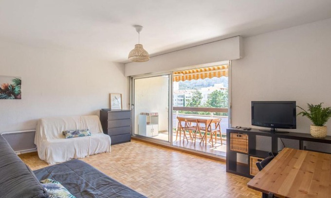 8th Arrondissement Apartamento | Spacious studio w sea view terrace near the beach in Marseille Welkeys