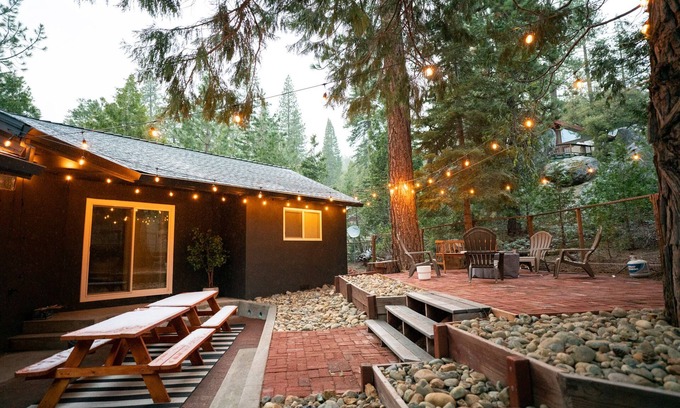 Strawberry Casa | Spacious, Stylish Cabin by Dodge Ridge & SnowPark!