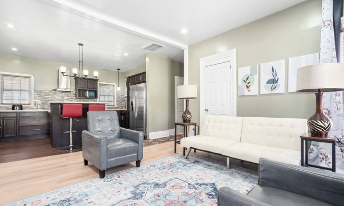 Stockade Historic District Casa | Spacious & Stylish 2-Bedroom Retreat, King Bed, Shared Gazebo