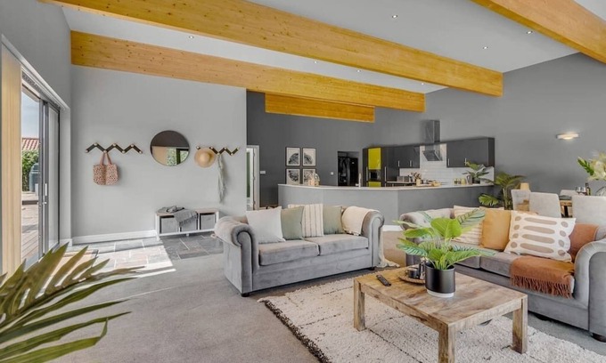 Hethel Casa | Spacious, stylish 4bed home w/patio, garden & parking