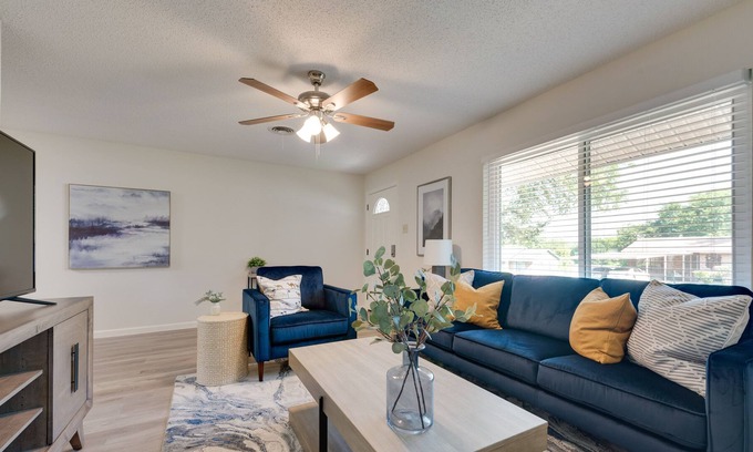 Dallas Casa | Spacious Stylish Home - 10 Min. to Downtown!