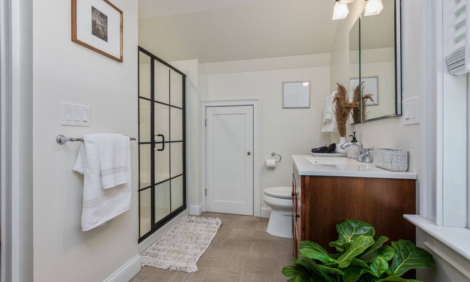York Apartamento | Spacious suite - close to everything + backyard 10 min to Portsmouth +Ogunquit
