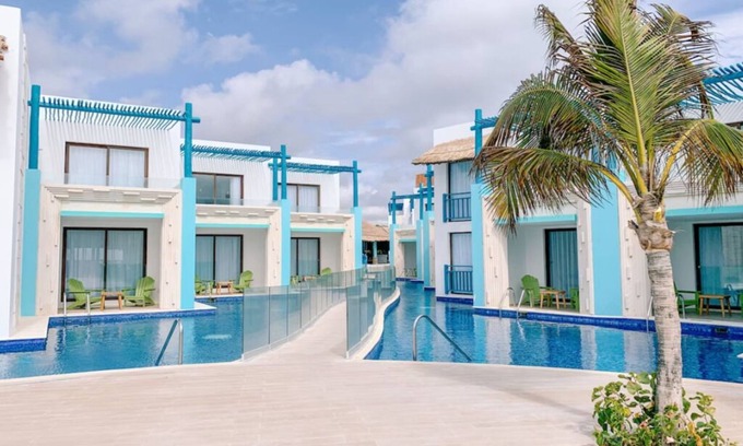 Puerto Morelos Apartamento | Spacious Suite w/ King Bed, Rainforest Shower, & Balcony ALL-INCLUSIVE