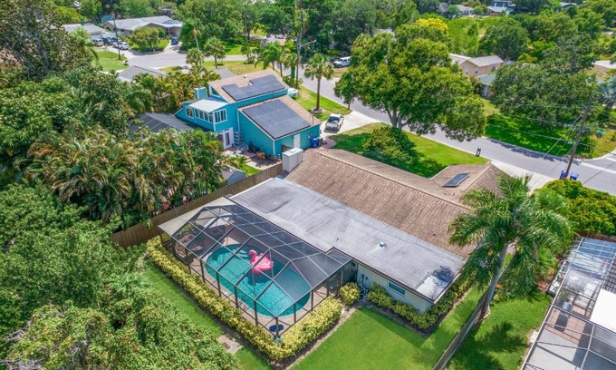 Largo Casa | Spacious & Sunny Family Gem - Heated Pool, Firepit and Game Room