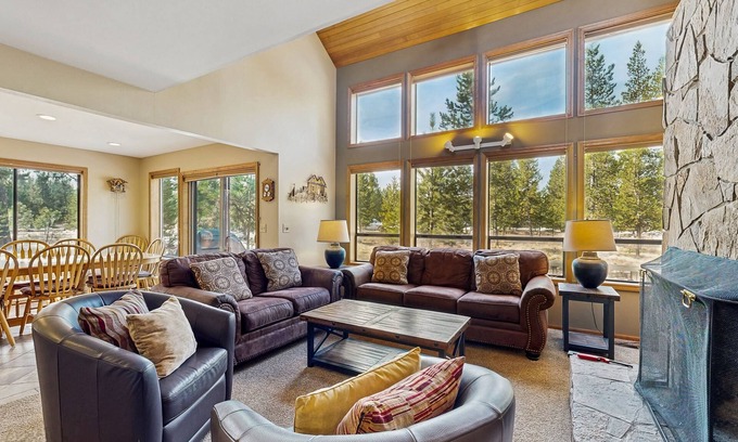 Deer Park Casa | ¡NUEVO LISTADO! Amplia casa Sunriver con 10 pases SHARC y jacuzzi privado!