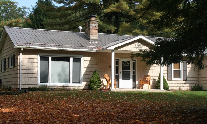 Tylersburg Cabina | Spacious Sunset Maple Cabin