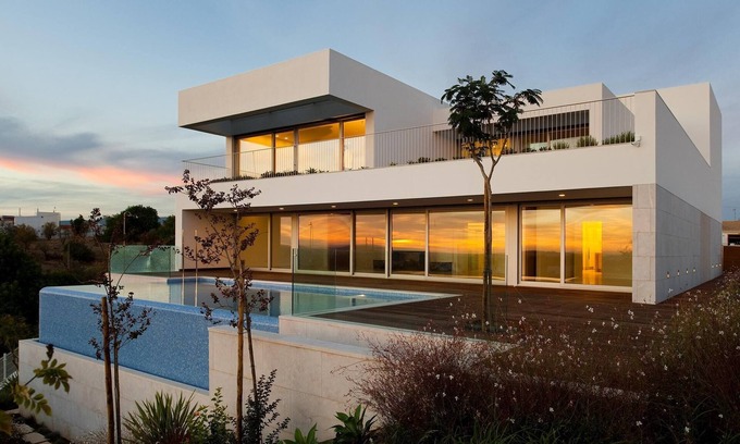 Penina Villa | Amplia villa al atardecer con vistas impresionantes