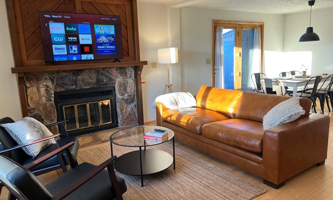 El Prado Casa | Spacious Taos Getaway with King Suite & Steam Bath: Views, Gorge & Town Nearby