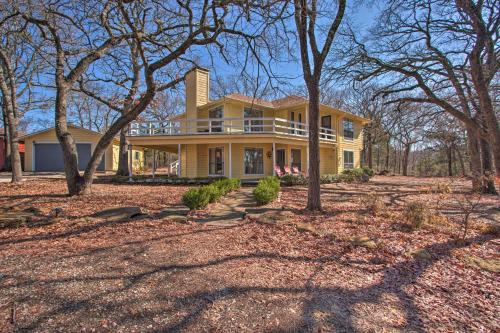 Pottsboro Casa | Spacious Texas Getaway half Mi to Lake Texoma!
