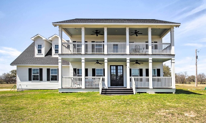 Yorktown Casa | Spacious Texas Getaway w/ Fire Pit & Pond!