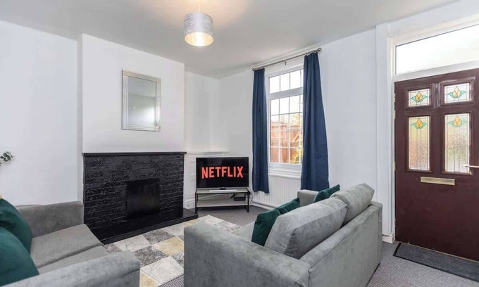 Hemsworth Casa | Spacious three bedroom property!