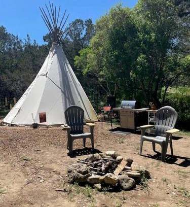 Marble Falls Otro | Spacious Tipi with Outdoor BBQ and Fire Pit in Texas