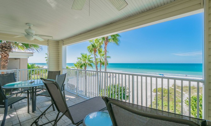 Indian Rocks Beach Condominio | Amplio piso superior, condominio de 3 dormitorios frente al mar