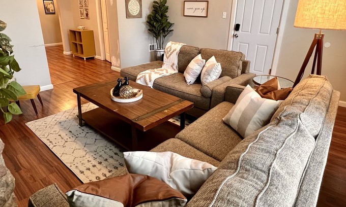 Tower Grove East Apartamento | Spacious Tower Grove South 2 Bedroom - Pet Friendly - 4 Miles to SLU/Barnes