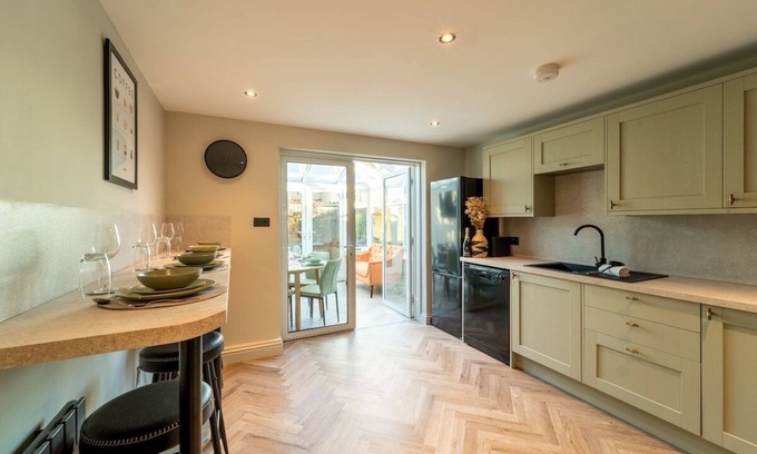 Montpellier Casa | Spacious Town House Sleeps 8, Bath Road Cheltenham