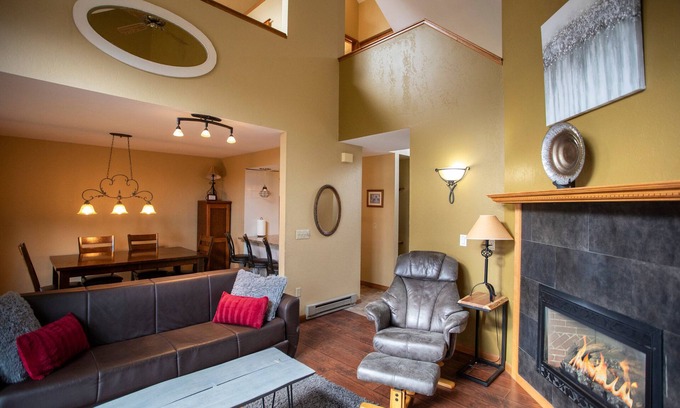 Ellicottville Casa | SPACIOUS TOWNHOME, GREAT SLOPE VIEWS - PERFECT FOR YOUR OUTDOOR GETAWAY!
