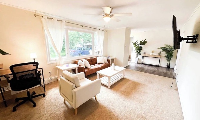 Albany Casa | Spacious Townhouse in 809 Park