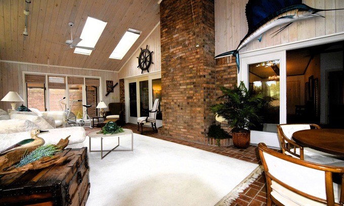 Paducah Casa | Spacious Townhouse - King bed, convenient ,restaurants, Historic downtown,