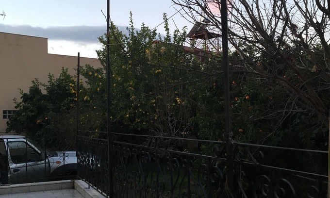 Aigio Casa | casa espaciosa con jardín arbolado maduro