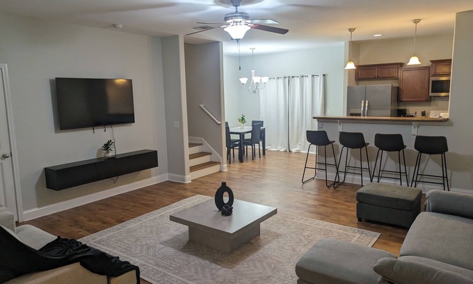 Pooler Casa | Spacious townhouse with 3 beds in Pooler/Savannah