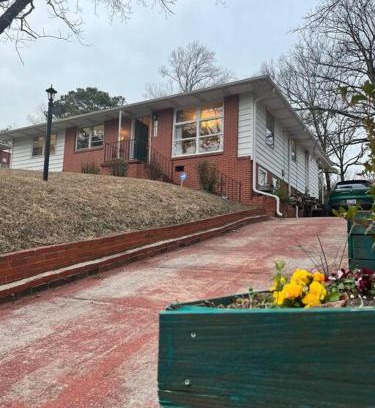 Terry Sanford Casa | Spacious tranquil home close to downtown 5 beds