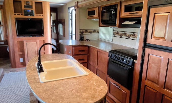 Stevensville Casa | Spacious Travel Trailer with AC in Stevensville