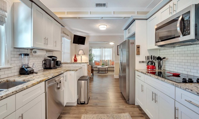Riverside Heights Casa | Spacious & Tropical - Patio & Grill - Ace Location