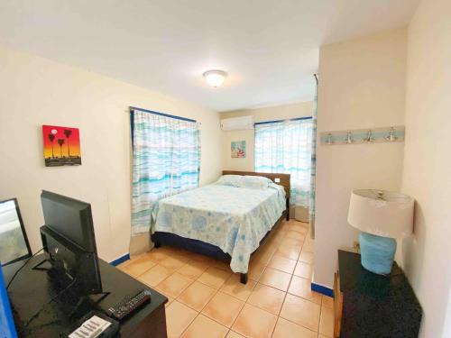 Puntas Apartamento | Spacious Two-Bedroom Getaway with Balcony by the Beach