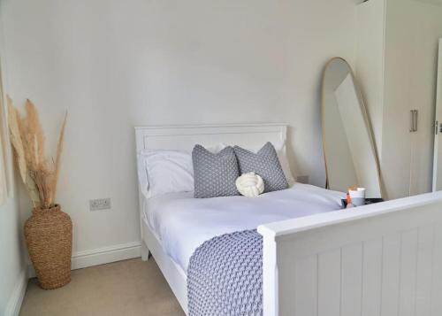 Wokingham Apartamento | Spacious Two Bedroom Hideaway in Wokingham with En Suite, Free Wi Fi and Parking, Sleeps Four