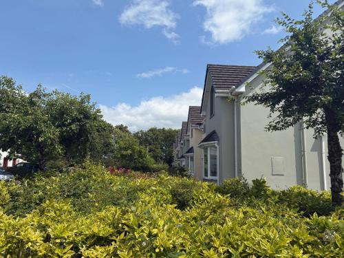 Kenmare Casa | Spacious two bedroom home. Easy stroll from Kenmare town