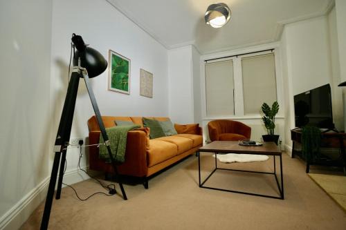 Long Hanborough Casa | Spacious two-bedrooms house, private parking, contractors, relocators