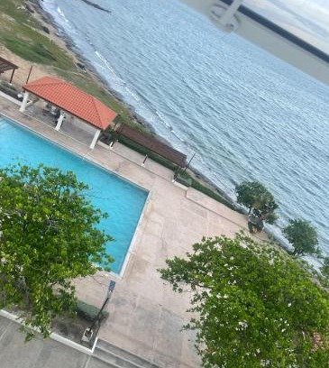 Portmore Apartamento | Spacious two bedrooms with sea and city view